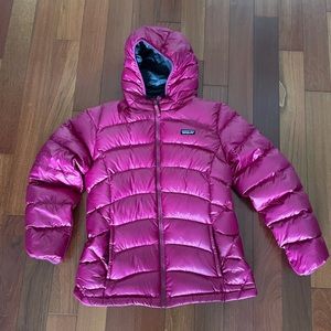 Girls XXL size 16-18 Patagonia hooded puffer coat